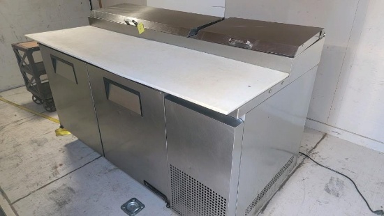 True TPP-67 2-Door 4-Shelf, 9-Pan, Solid Door Pizza Prep Table