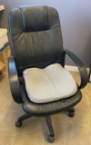 Office Chair w/ Wheels & Arm Rests