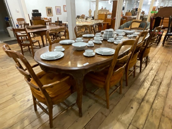 Drexel Heritage Quarter Sawn Oak Dinning Table w/8 Chairs Includes Covers