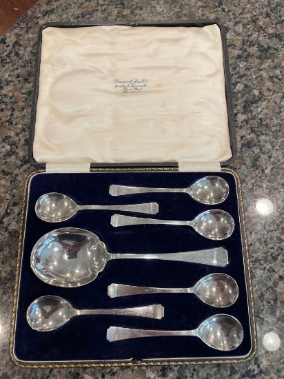 Dimmer & Sons Jewelers Liverpool Boxed set of spoons, 1 large and 6 individual with round bowls