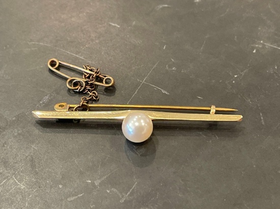 9k Gold bar pin w/medium sized pearl & safety chain