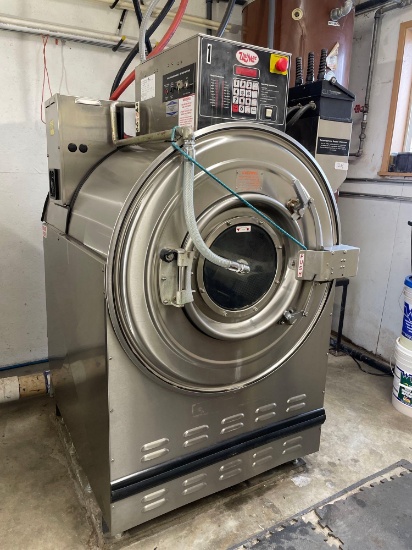 UniMac Commercial Washer/Extractor