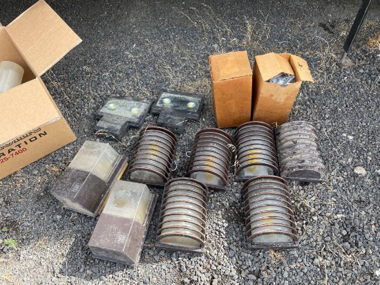 Assorted outdoor lighting (see photo's)