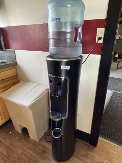 Nexus water dispenser