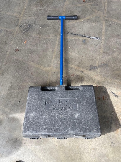 Crain vinyl floor roller