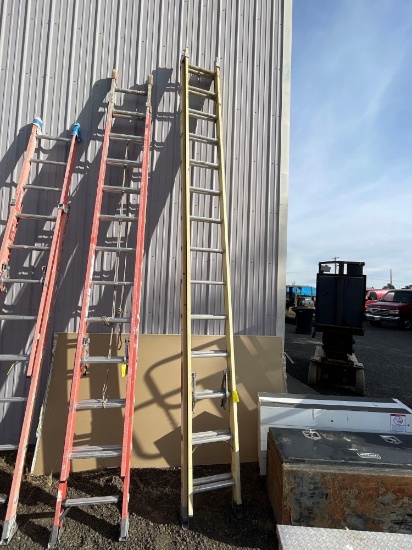 Green Bull 28' Extension Ladder, Fiberglass
