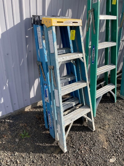 (2) Werner 4' Fiberglass Stepladders