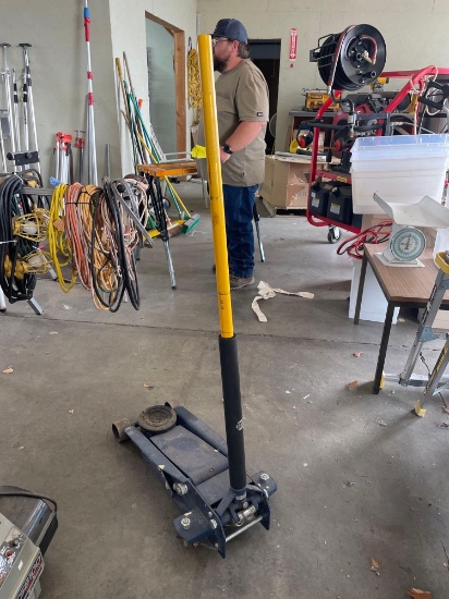 NAPA Professional Quality Model 7916420, 3.5 Ton Floor Jack