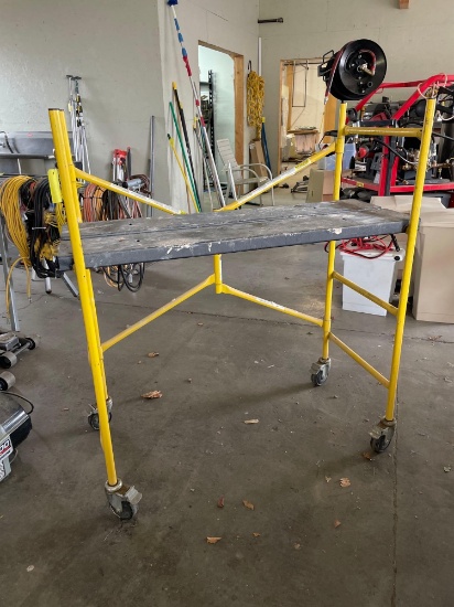 Werner Model SMS-48PL Portable 4' Scaffolding