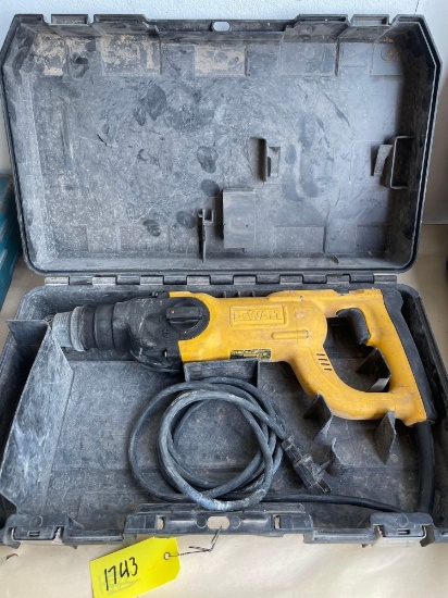 DeWalt Model D25203 1" SDS Rotary Hammer Steel Drill w/ Case