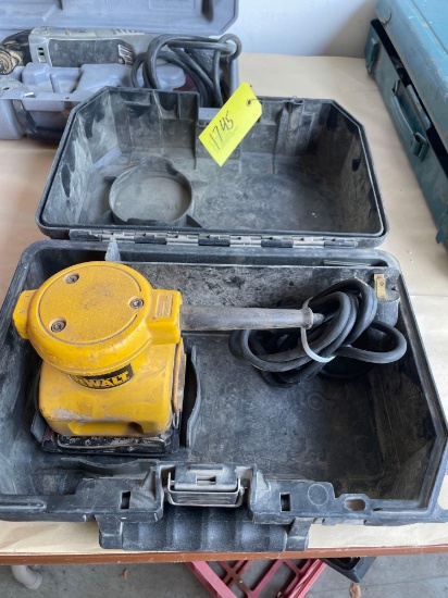 DeWalt Model DW411 Palm Grip Sander w/ Case