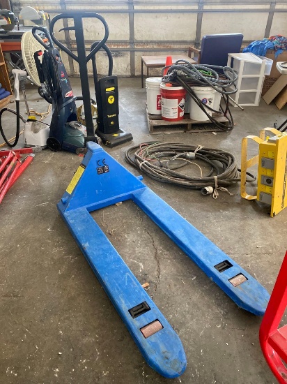 Pallet Jack 5500lbs Cap.