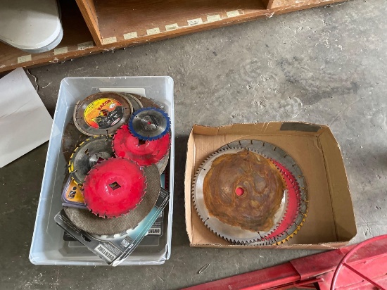 Assortment of saw blades