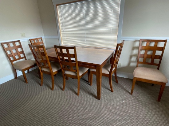 Dining table w/ chairs