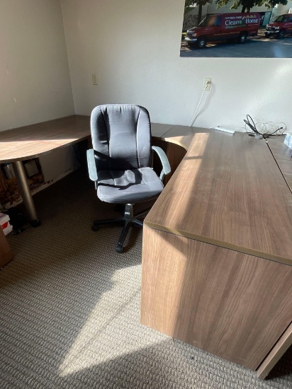 Wrap around computer desk