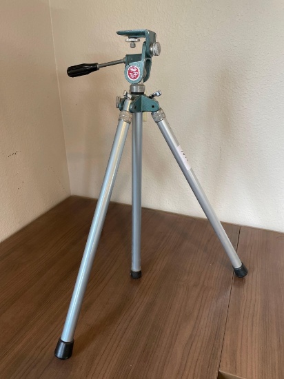 Safe-Lock tripod "flip lock"