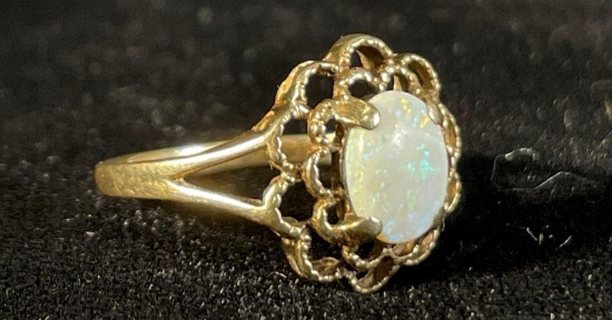 14k Gold Ring w/ Opal Stone, .075 ozt