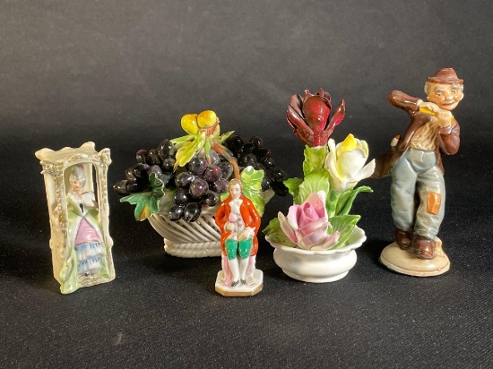 Assortment of collectibles -see photos-