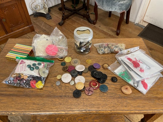 Assortment of vintage buttons