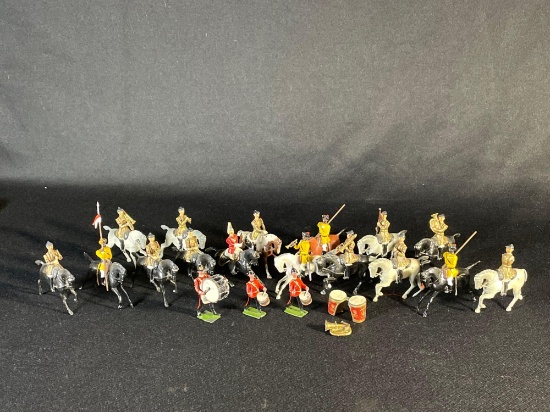 (19) Assorted Britains figurines - see photo's-