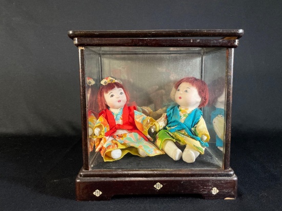 Pair of vintage GoFun Japanese porcelain dolls w/ display case -see photo's-