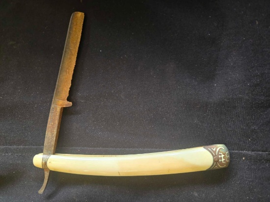 Vintage straight razor with Bone handle