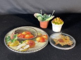 Decorative round hanging fruit bowl & flower design