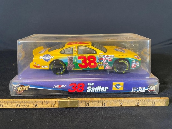 #38 Elliot Sadler Pedigree Dog Food Die-cast Action Nascar toy