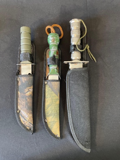 Assortment of (3) hunting knifes -see photo's-