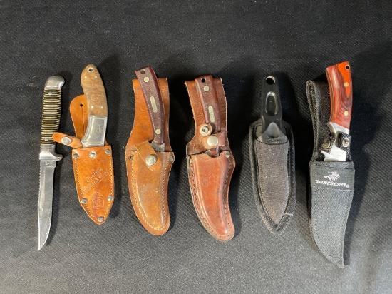 Assortment of fixed knives -see photo's-
