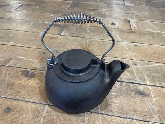 Unbranded cast iron kettle