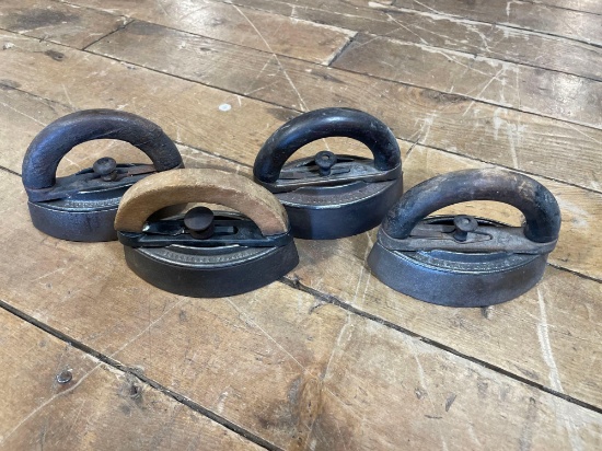 Assortment of (4) sad irons, see photo's