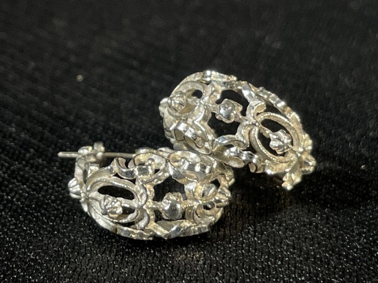 14k white gold Fancy Hoop pierced earrings