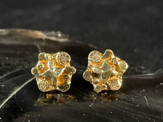 14k yellow gold Nugget style pierced earrings