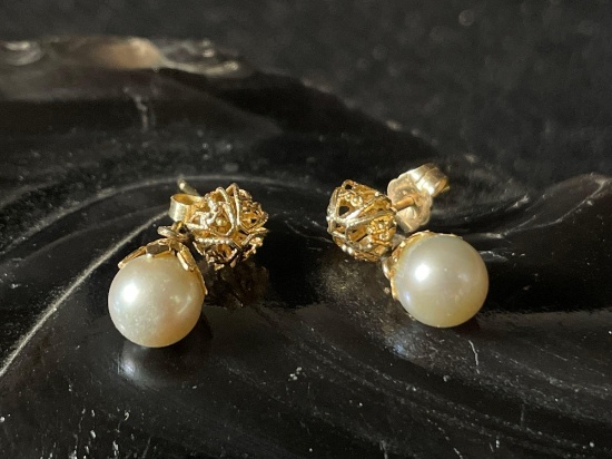 14k yellow gold pierced earrings with 2 cultured Pearls