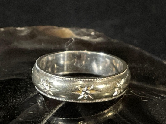 14k White Gold Wedding Band