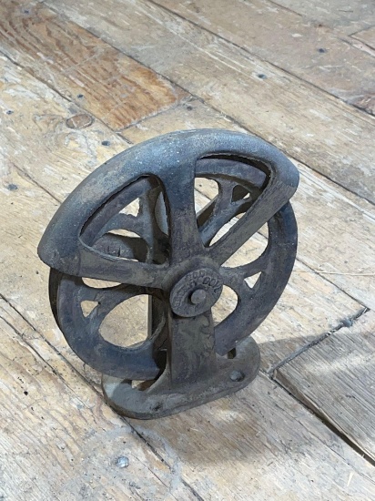 Industrial Cast Iron Outdoor Well Shaft Pulley w/ Fender