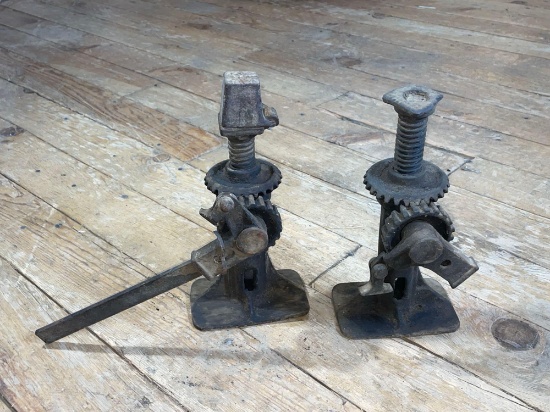Tilt Top Ratcheting Screw Jack w/ Handle & One w/ Out