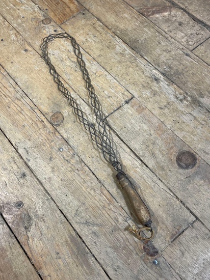 Woven Twisted Braided Wire Rug Beater w/ Wooden Handle