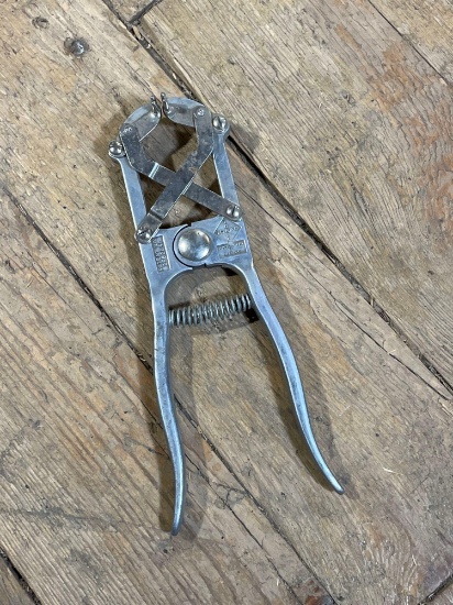 Ideal Istrument & MFG Co. Castration Tool
