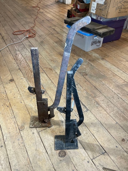 (2) Wagon Jacks