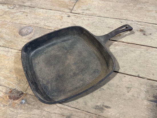 9-1/2" Square Cast Iron Pan