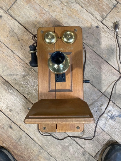 1950's Guild The Country Belle Telephone 7 Tube am/fm Radio