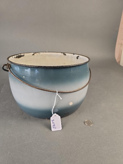 Grey/blue banded cooking pot