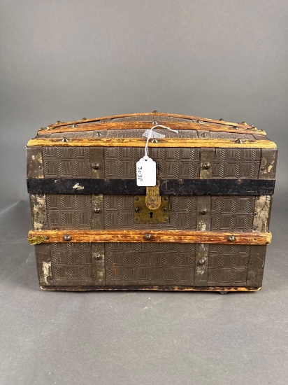 Dometop childs trunk, 1869
