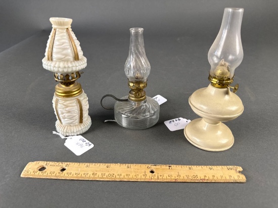 3 children's kerosene lamps with shades