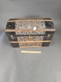 Child's dome top trunk