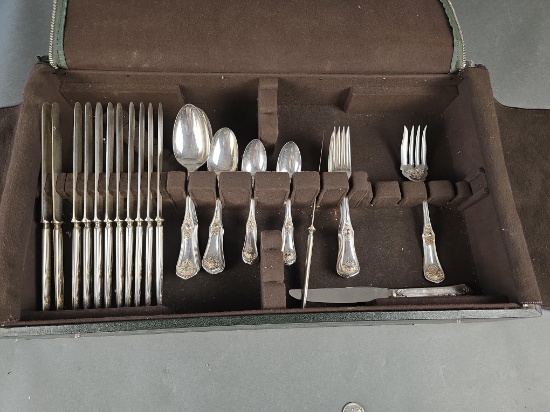 Oxford silver plate flatware 11 table knives, 6 serving spoons,