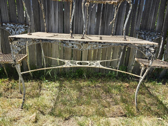 Metal outdoor table and 6 matching chairs