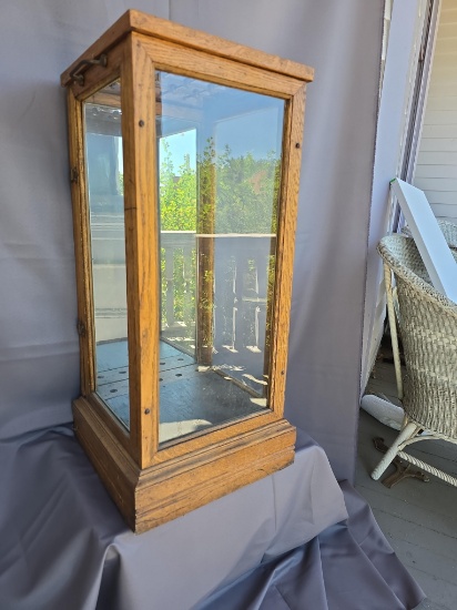 1900 store display case for umbrellas